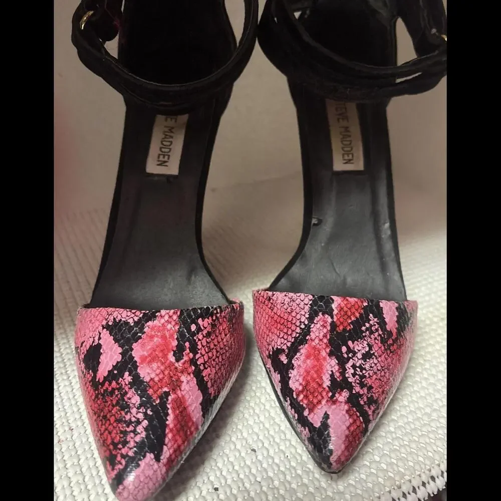👠😎🩷Steve Madden Pink Snake Pattern Black Suede Ankle Straps